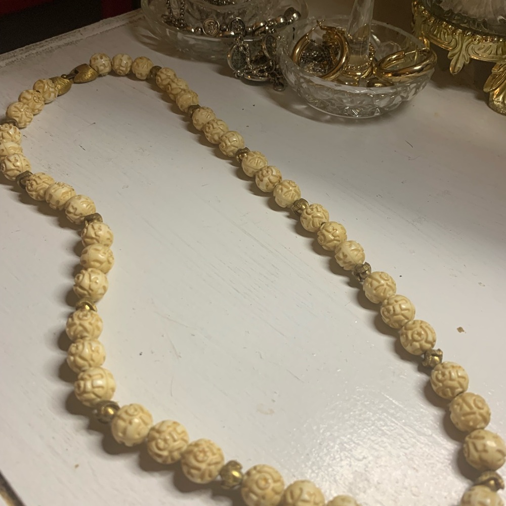 Elegant Cream Beaded Necklace